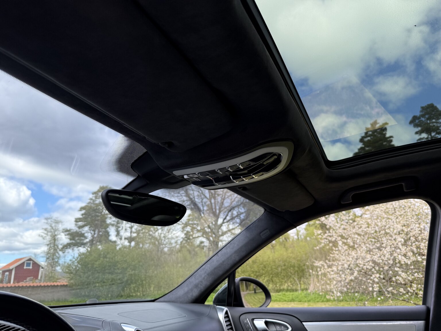 Interior image of 2013 Porsche Cayenne GTS