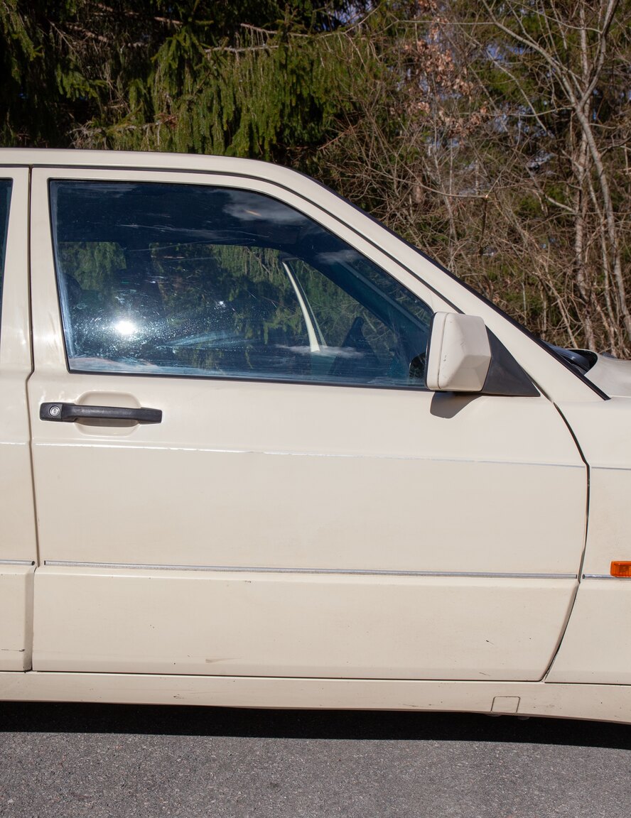 Exteriörbild på 1993 Mercedes-Benz 190 E 2.0