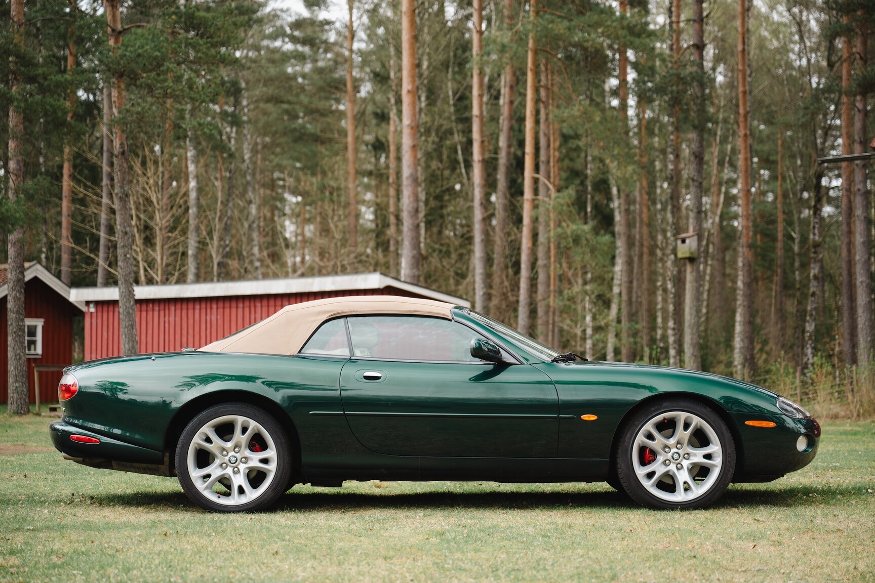 Exterior image of 2003 Jaguar XK8 Cabriolet