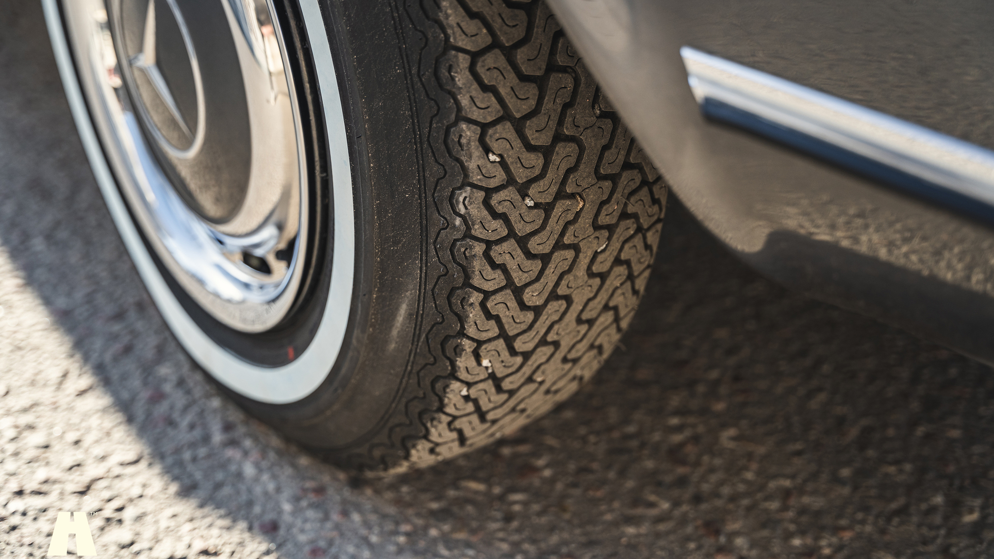 Exteriörbild på 1970 Mercedes 280 SL Pagoda (49)