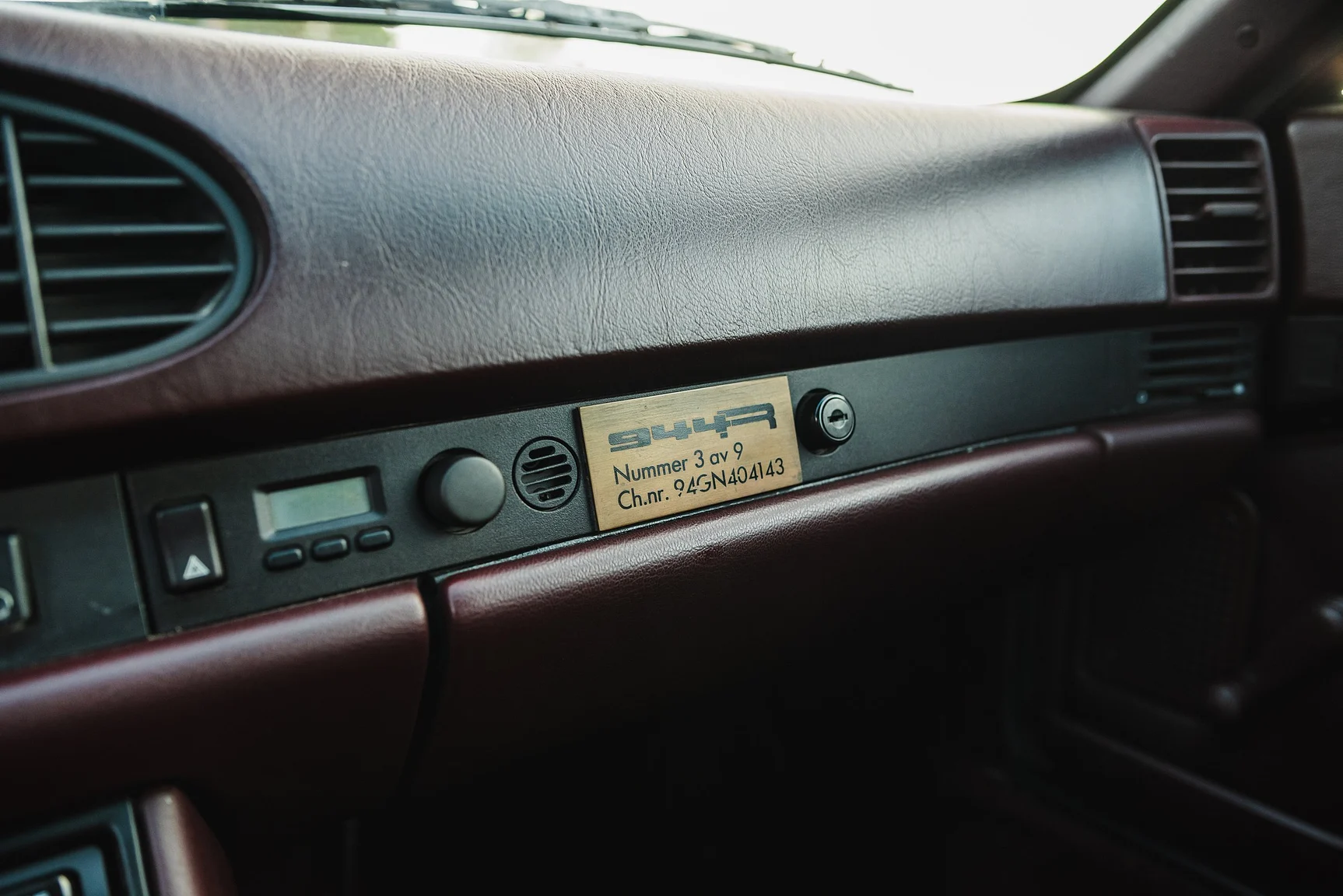 Interior image of 1986 Porsche 944R (46)