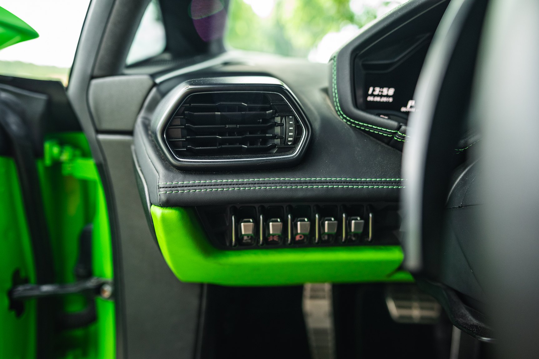 Interiörbild 2016 Lamborghini Huracan LP-610-4