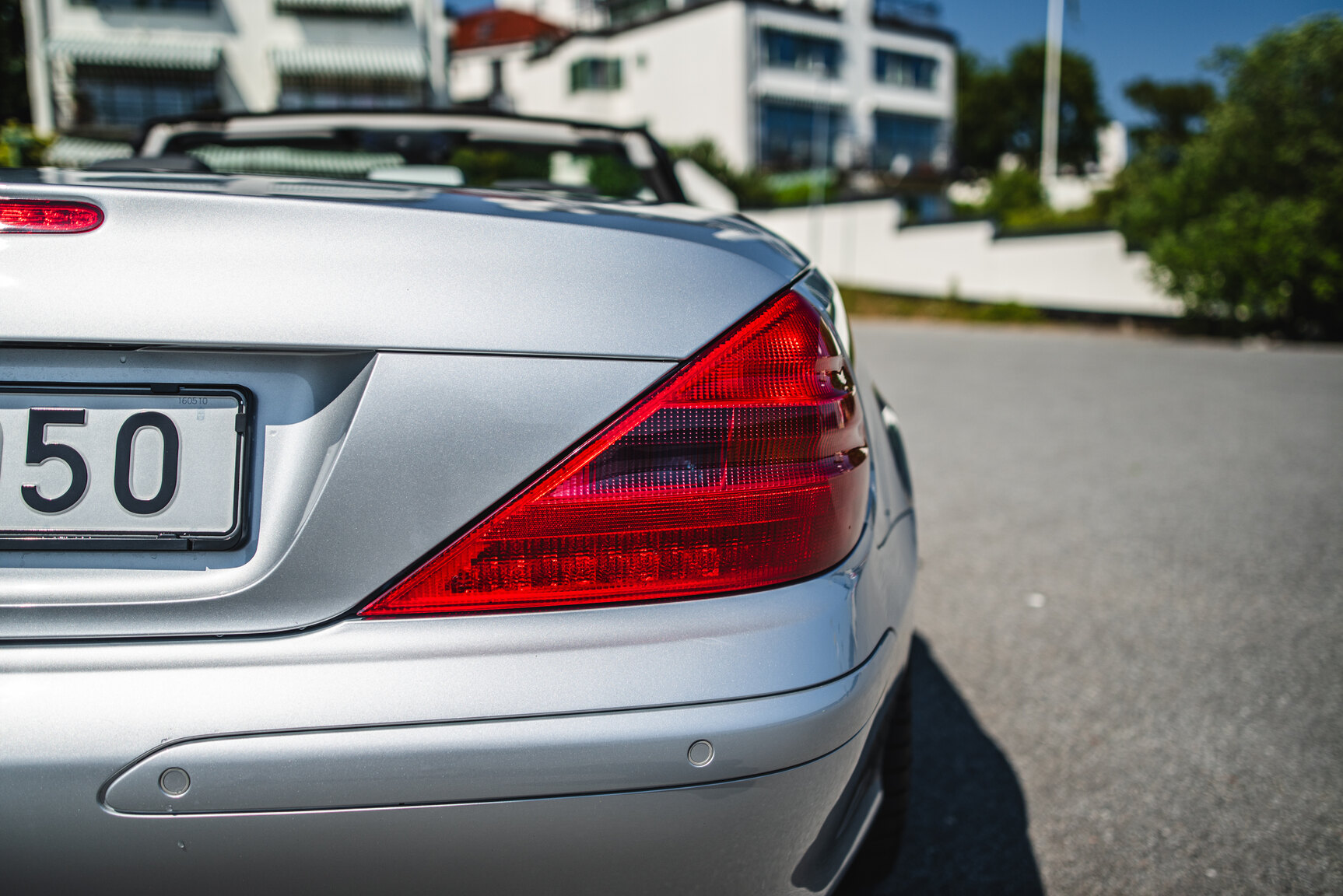 Exterior image of 2006 Mercedes-Benz SL 350