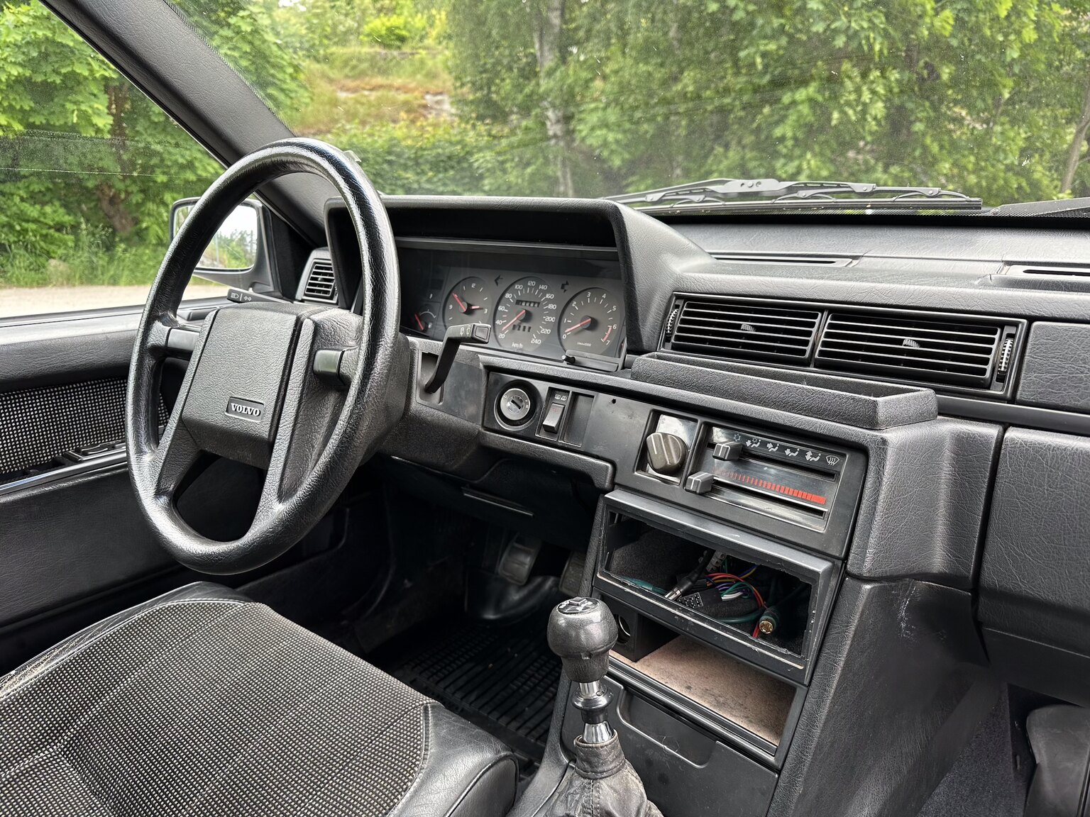 Interior image of 1988 Volvo 740 Turbo