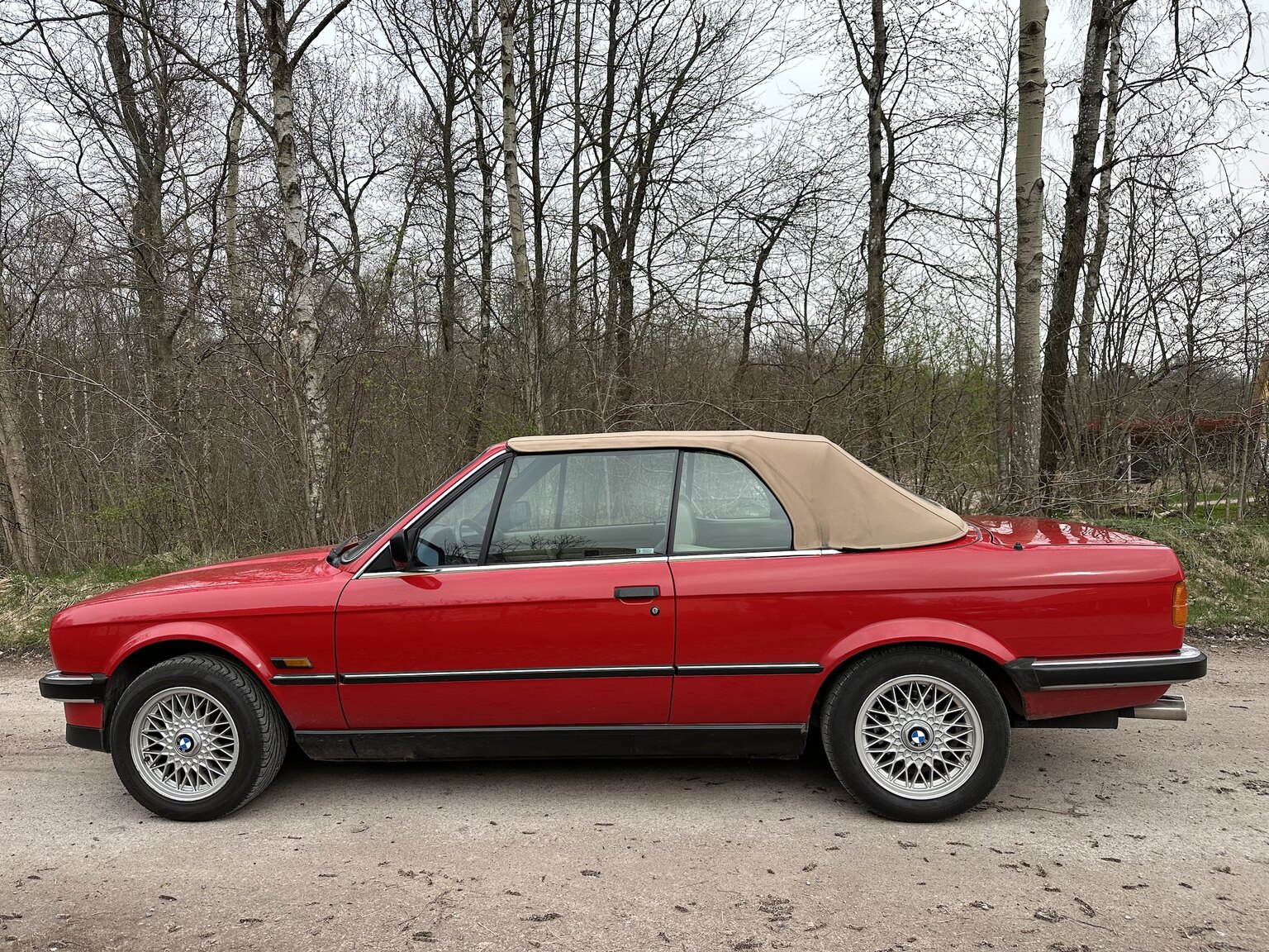 Exterior image of 1987 BMW 325i Convertible (7)