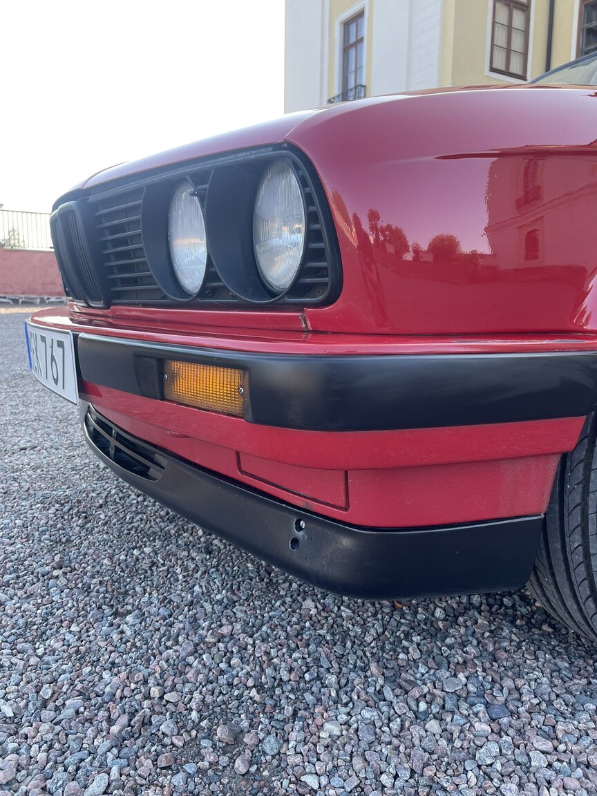 Exteriörbild på 1987 BMW 320i