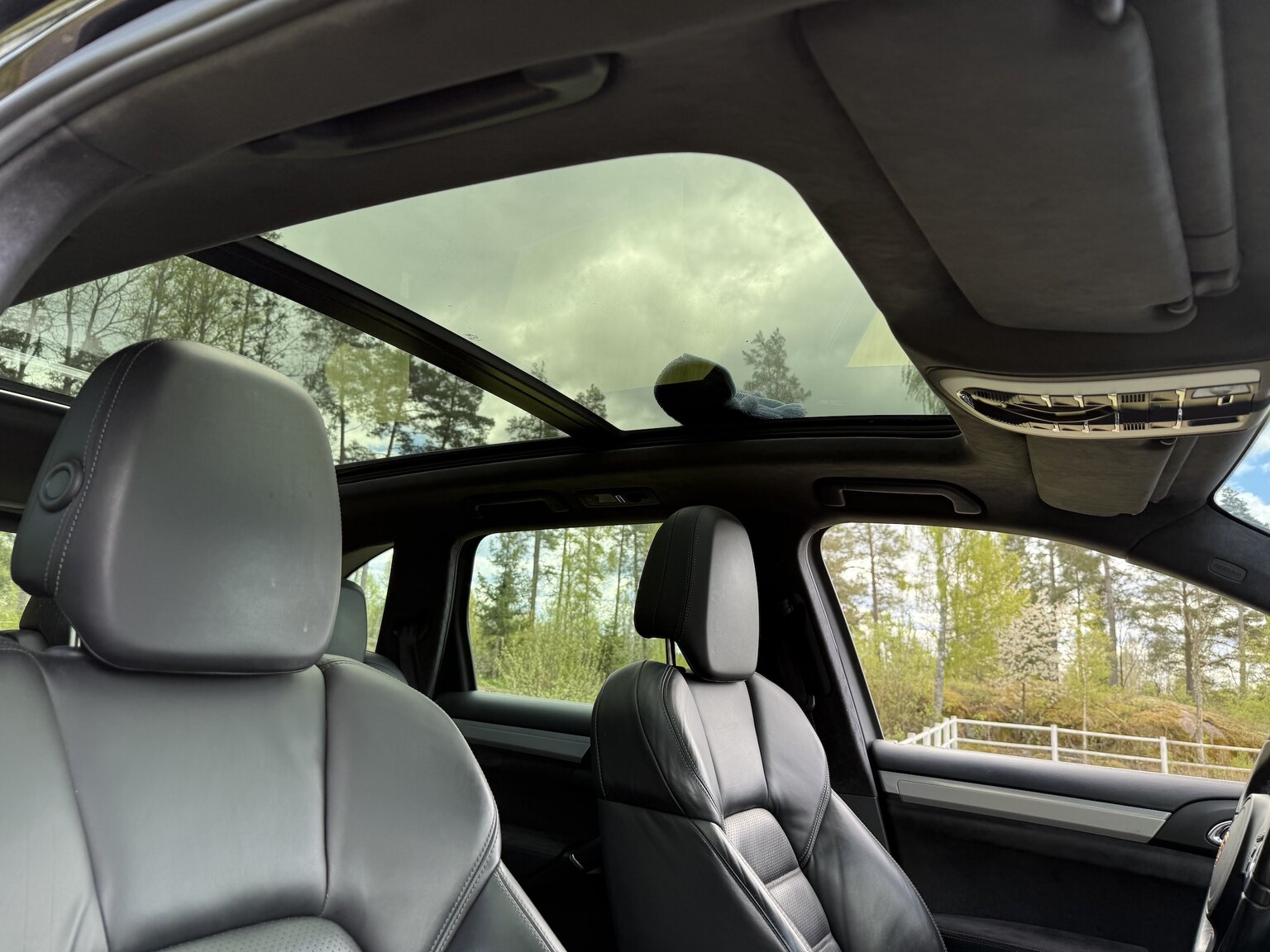 Interior image of 2013 Porsche Cayenne GTS