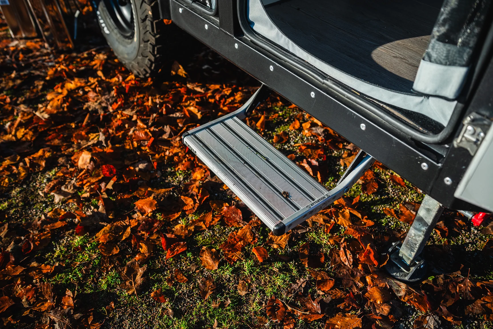 Exterior image of 2025 Northea Trailer Expedition Crawler 458i Offgrid-Camper (52)