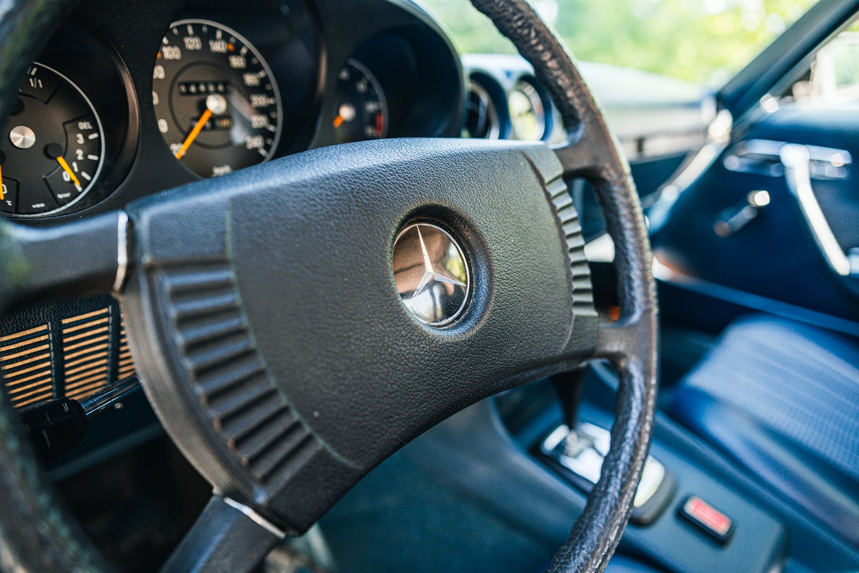 Interior image of 1972 Mercedes-Benz 350 SL