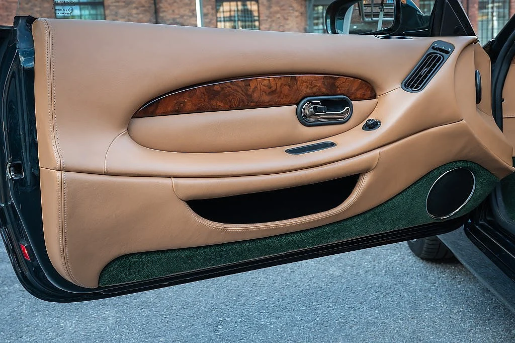 Bild von 2003 Aston Martin DB7 (19)