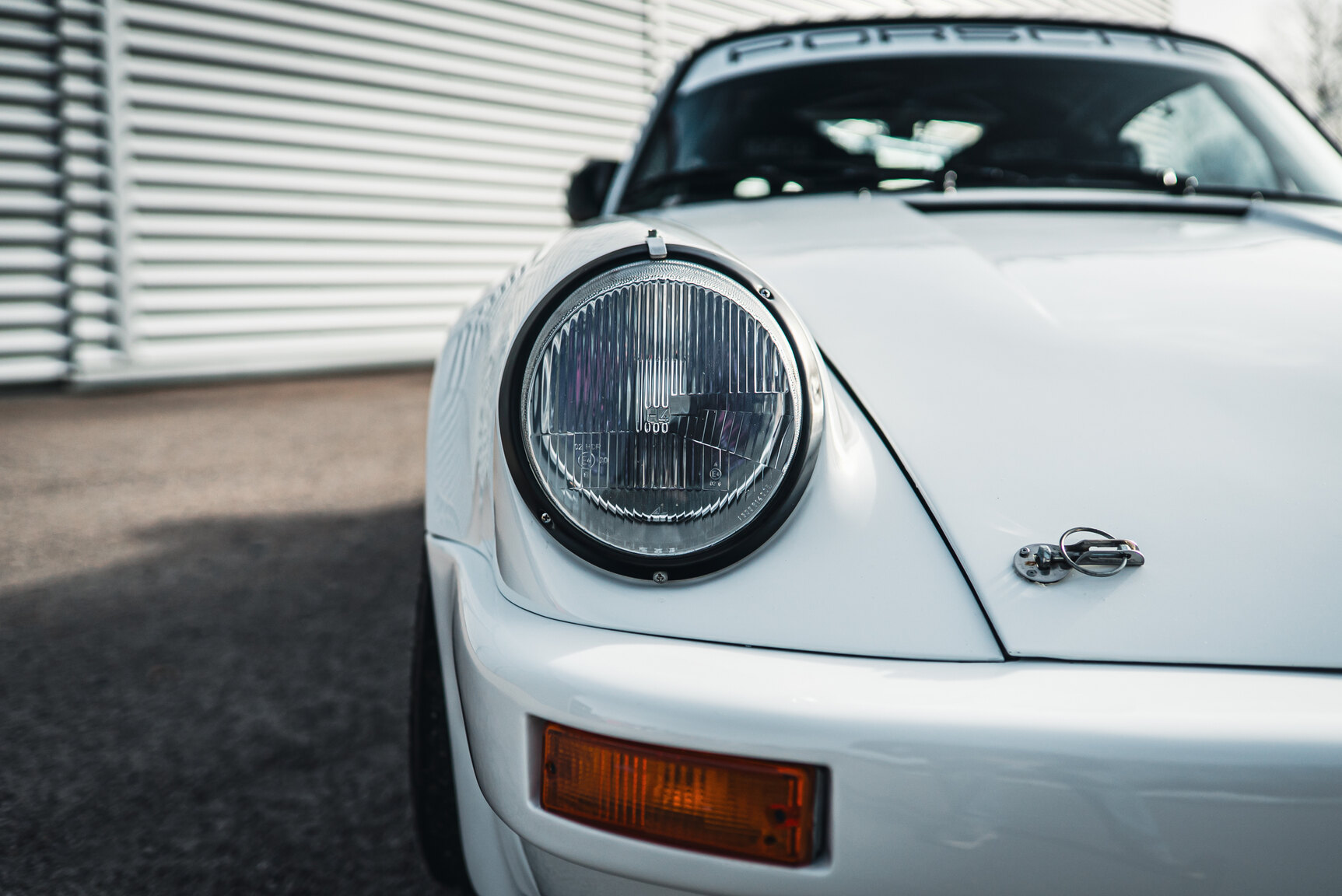 Exteriörbild på 1977 Porsche 911 RSR Rallycar
