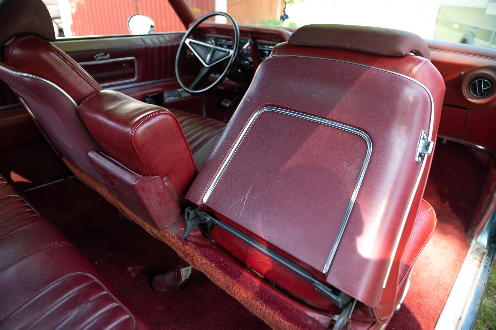 Interior image of 1968 Oldsmobile Toronado (58)