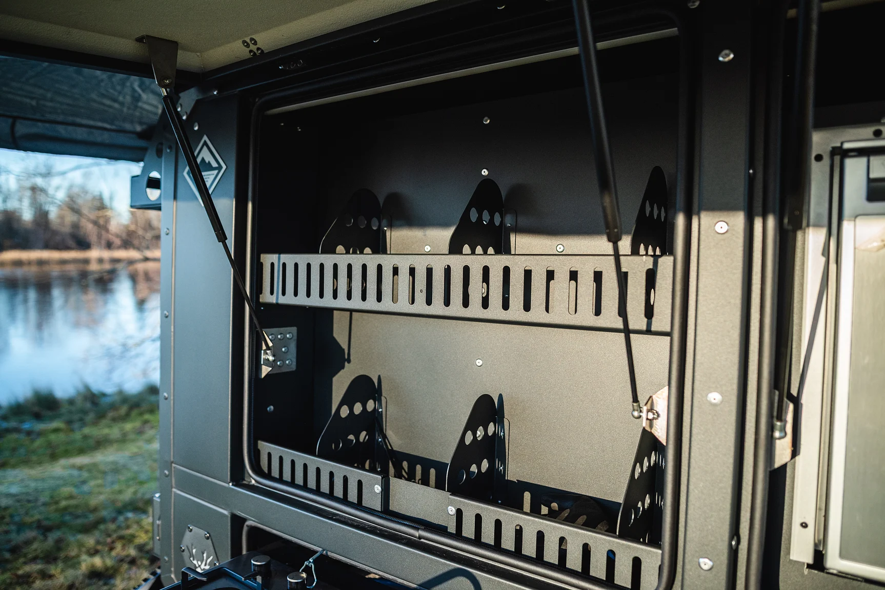 Exterior image of 2020 Northea Camper Expedition Volkswagen Amarok (28)