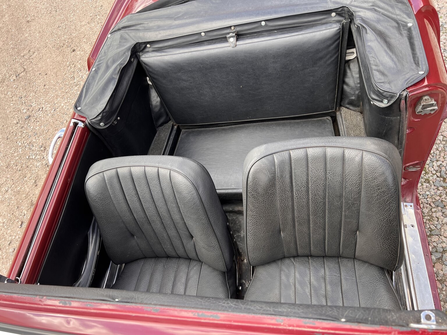 Interior image of 1967 Renault Caravelle Coupé