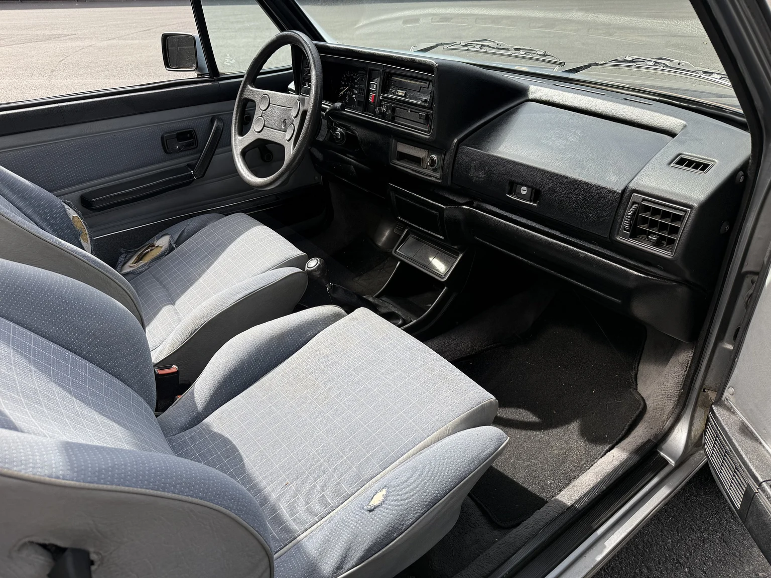 Innenraumfoto von 1987 VW Golf Cabriolet (24)