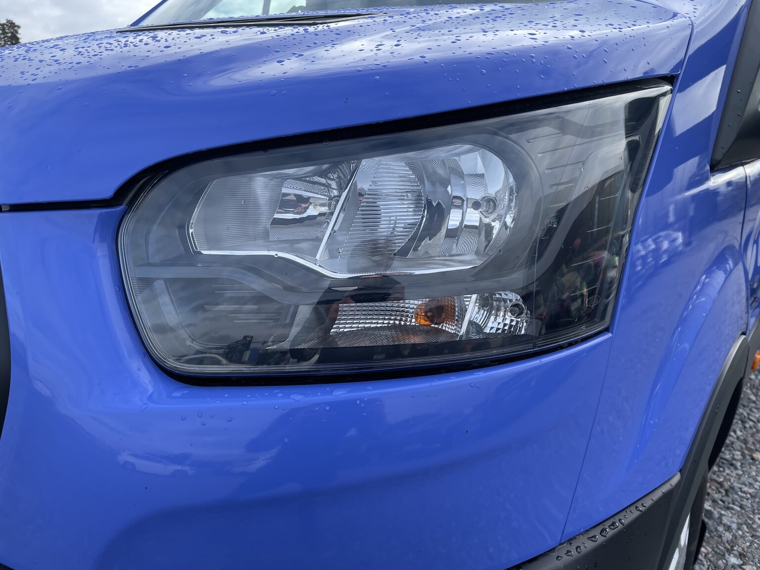 Exteriörbild på 2022 Ford Transit fordonstransport