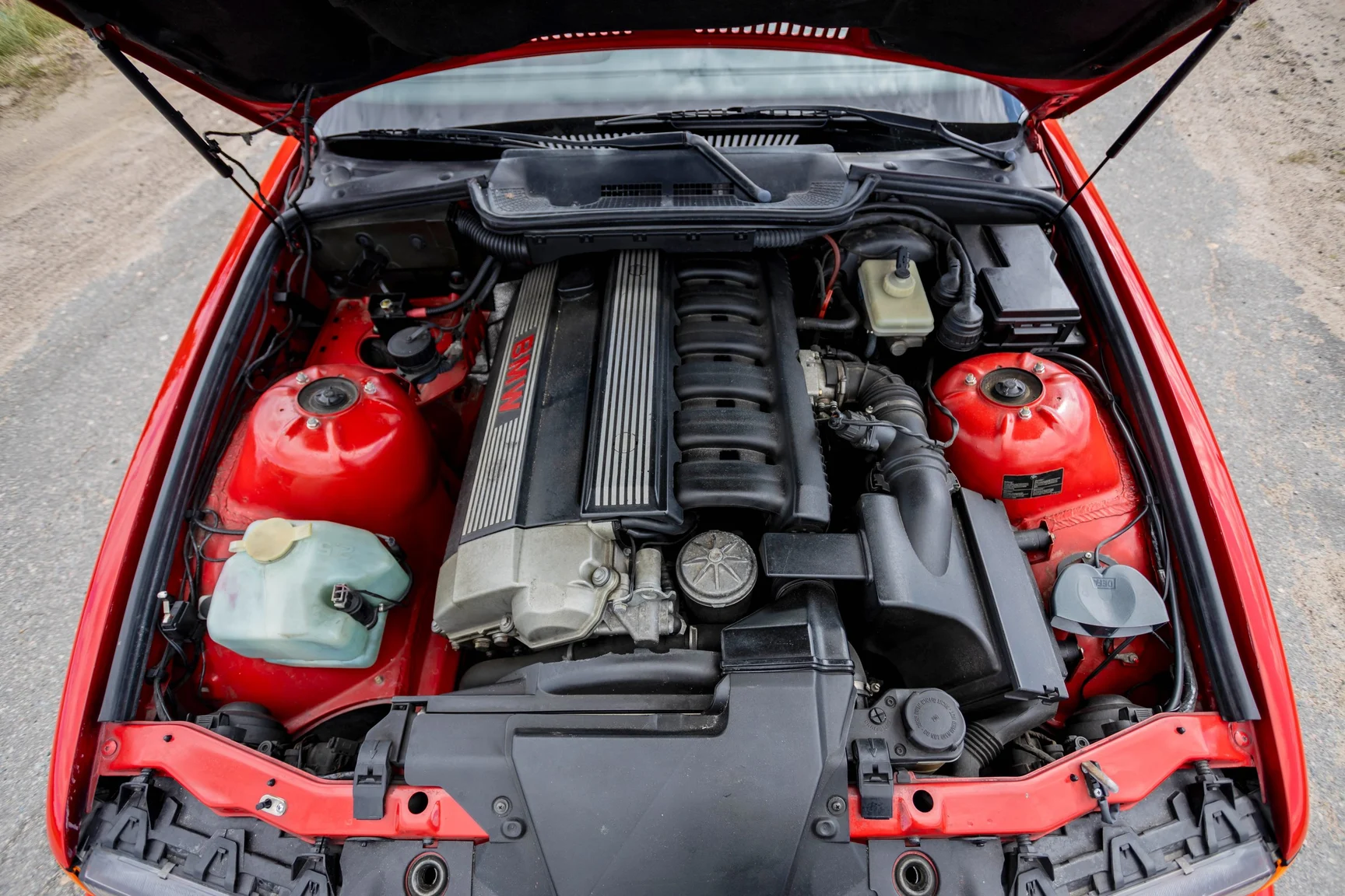 Image of 1994 BMW 325i Convertible (10) mechanics
