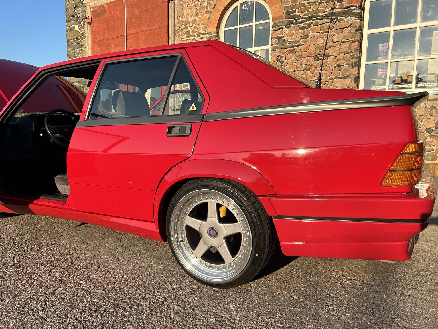 Aussenfoto 1988 Alfa Romeo 75 (33)