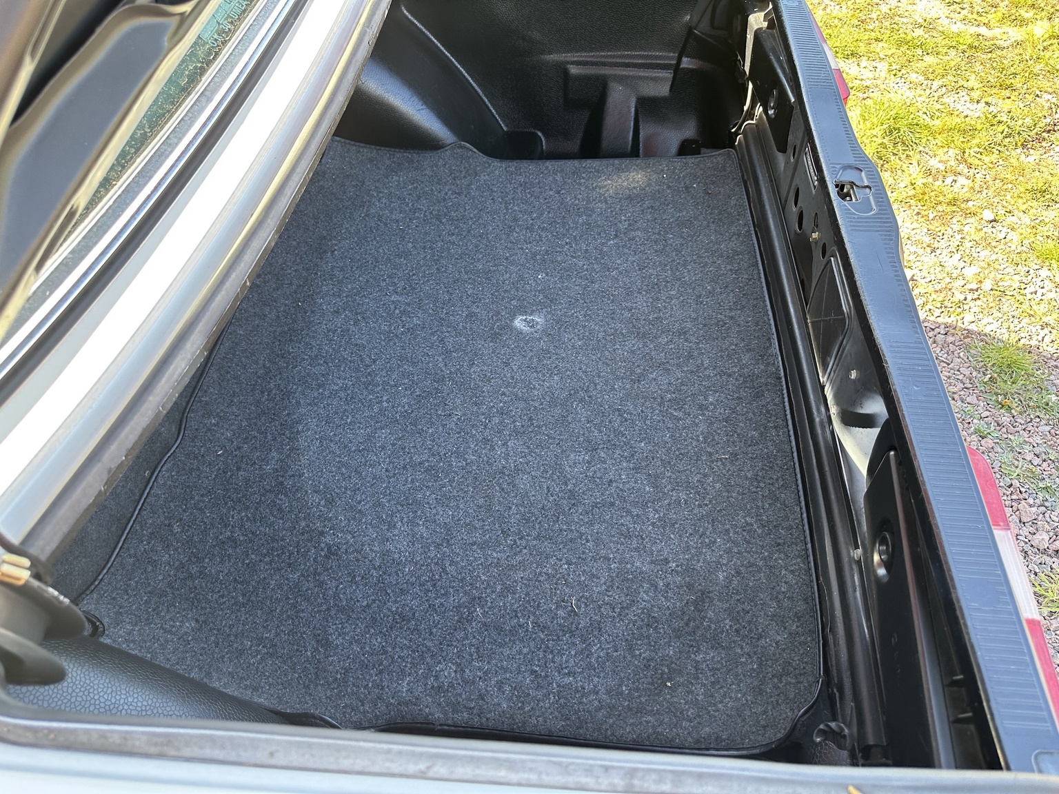 Interior image of 1985 Mercedes-Benz 200