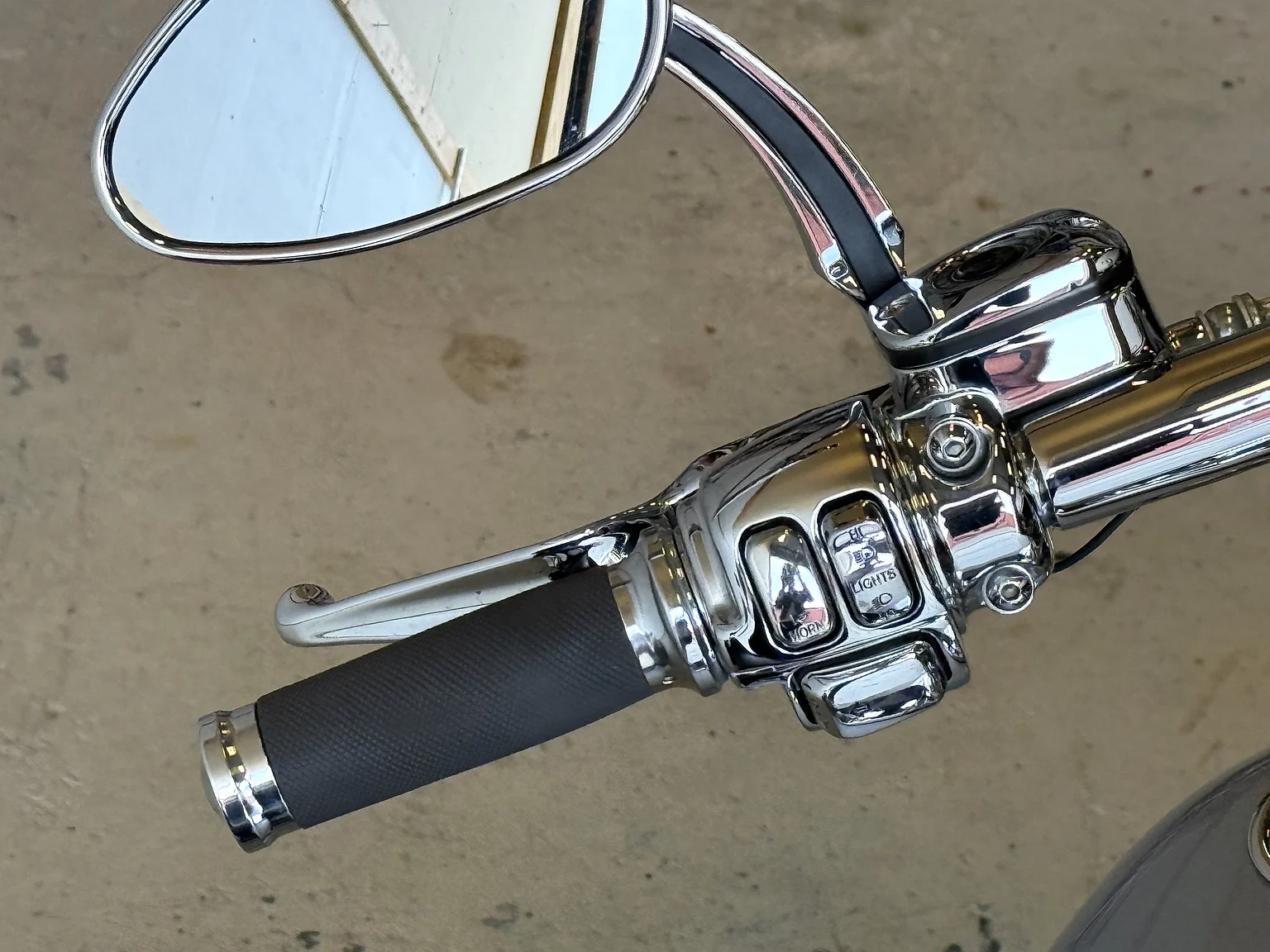 Exterior image of 1999 Harley-Davidson Fxst Softail (29)