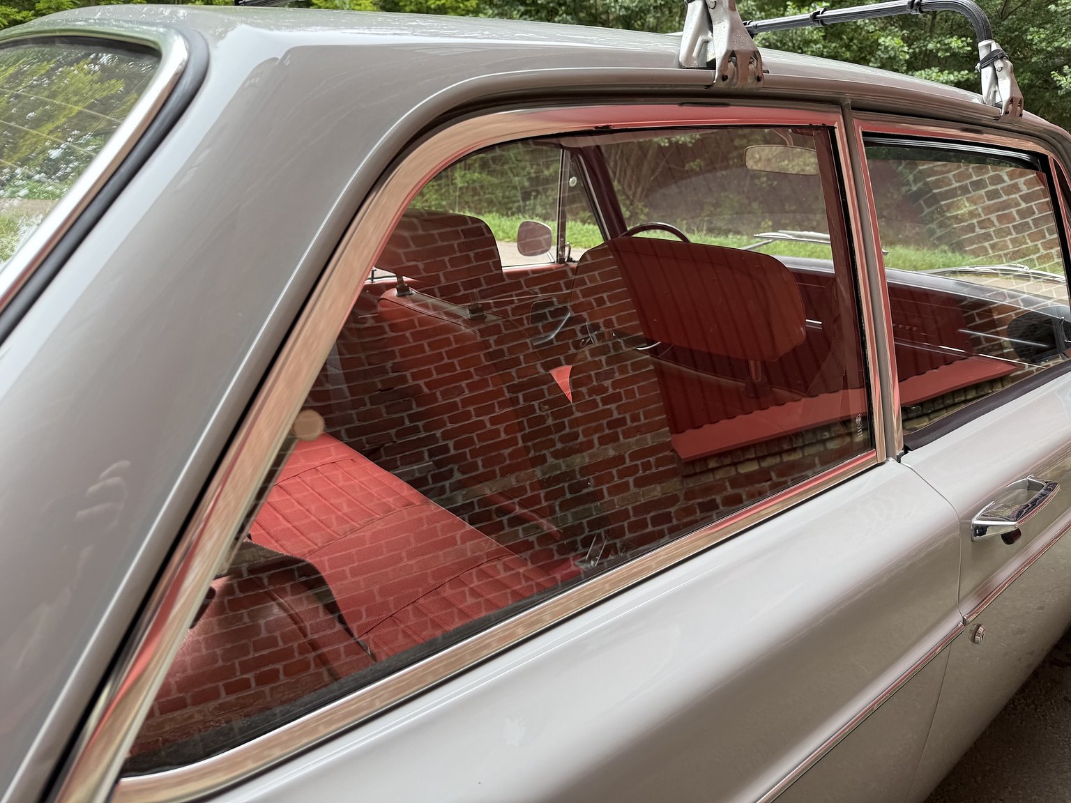 Exterior image of 1970 Volvo 142 Automatic