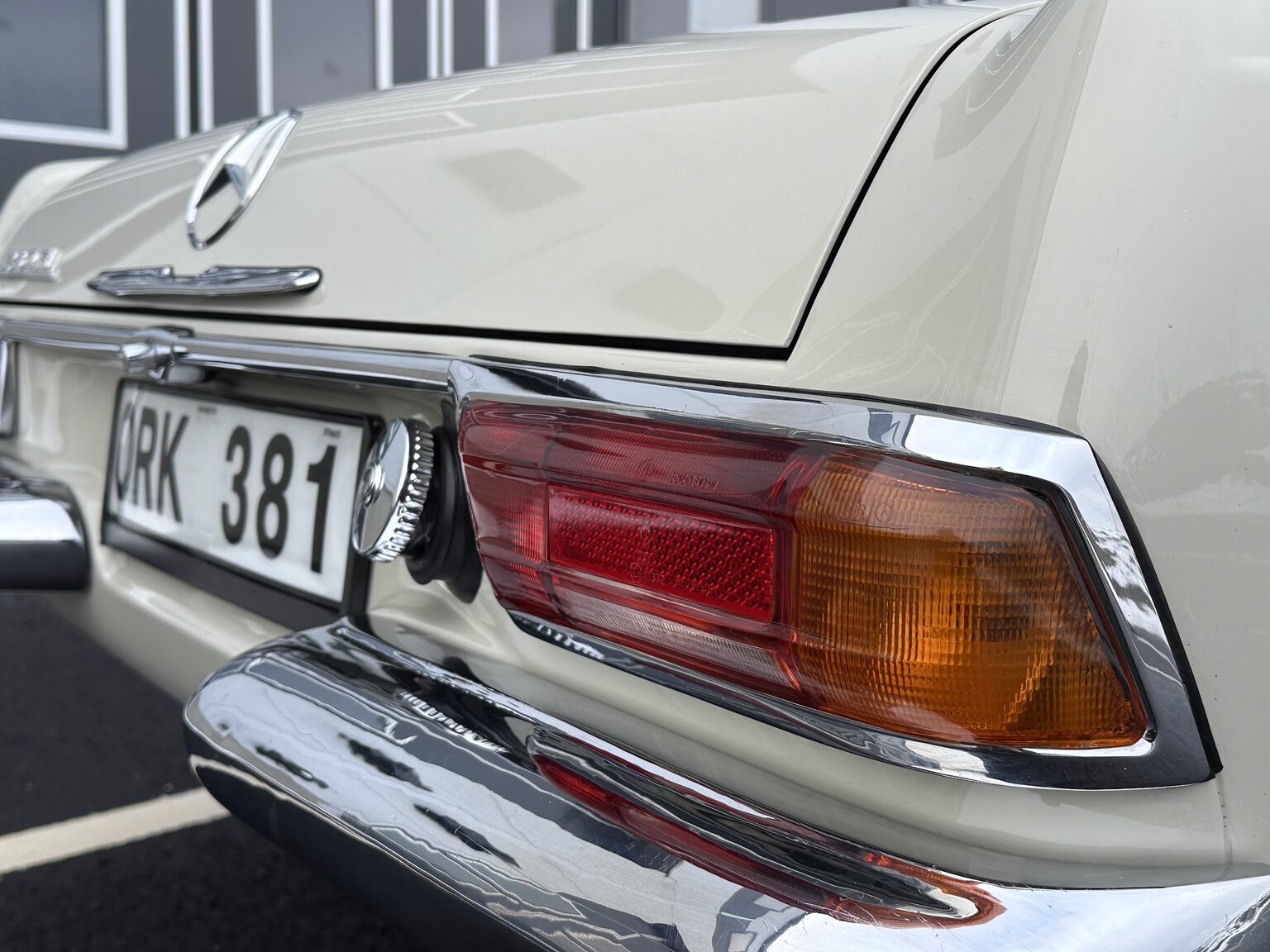 Exteriörbild på 1968 Mercedes Benz SL 280 Pagoda