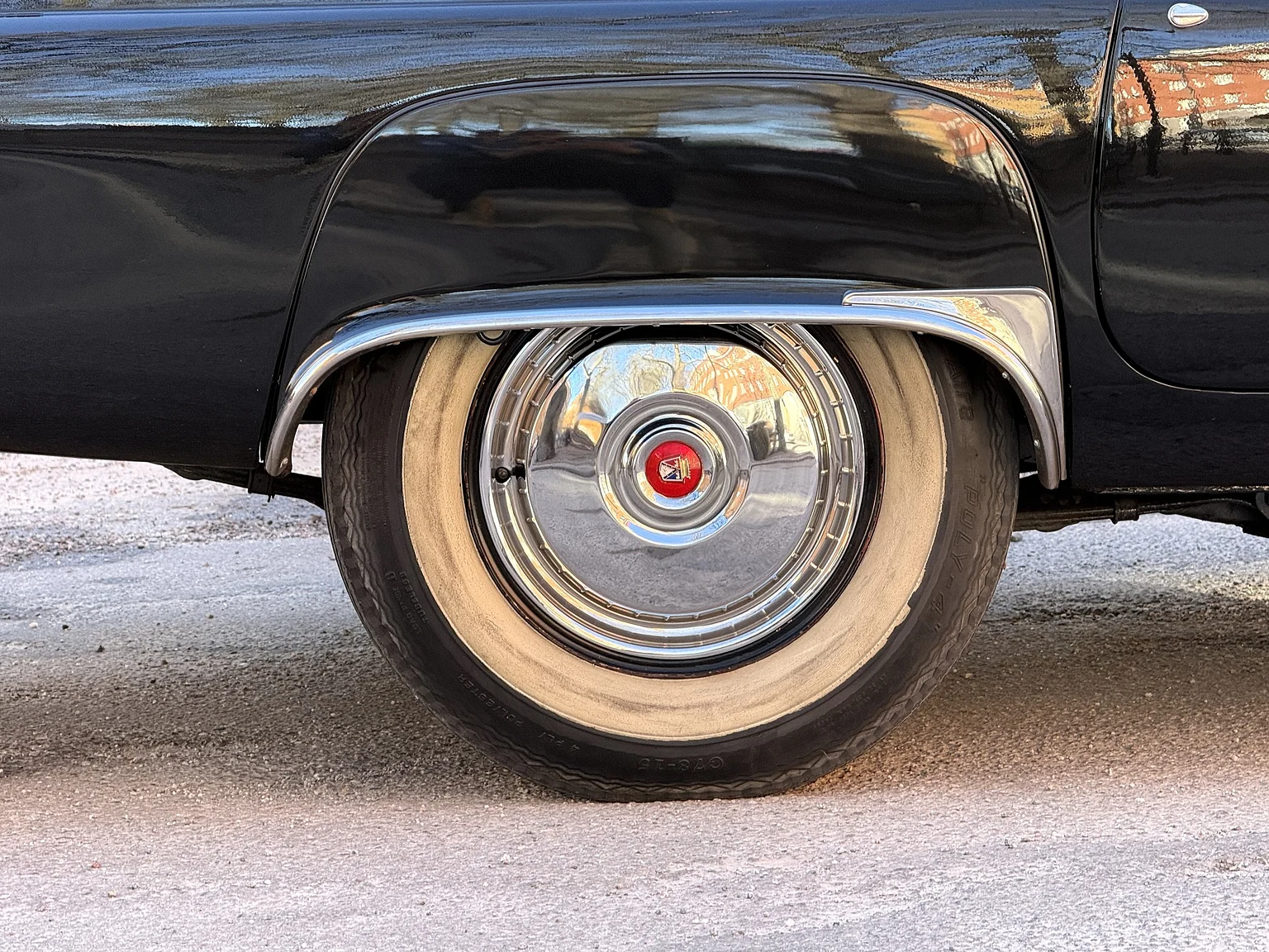 Exterior image of 1955 Ford Thunderbird (25)