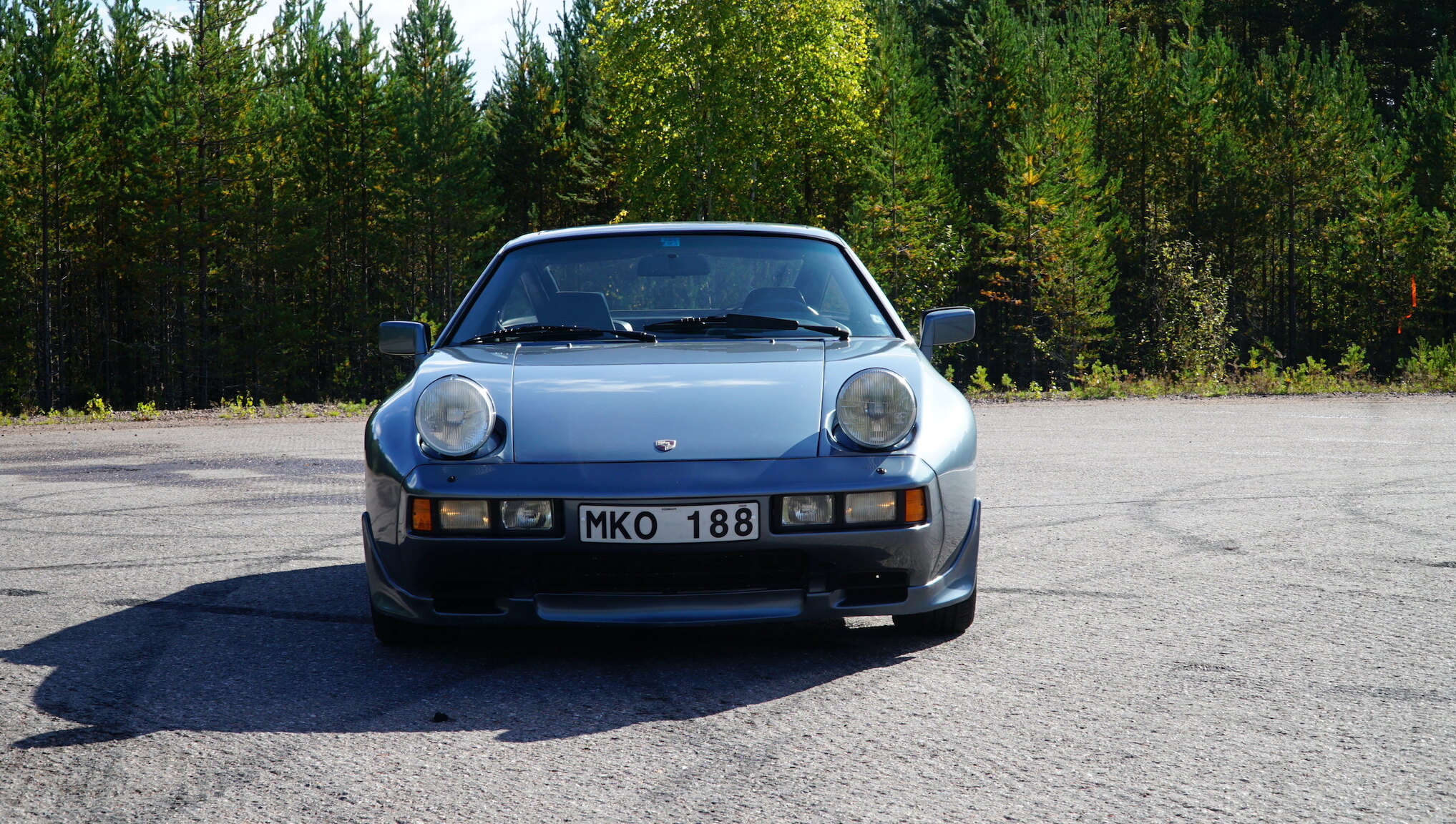 Exteriörbild på 1983 Porsche 928S (14)