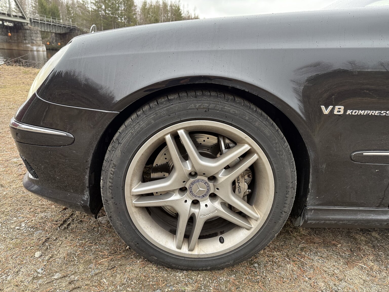 Exterior image of 2005 Mercedes-Benz E 55 T AMG