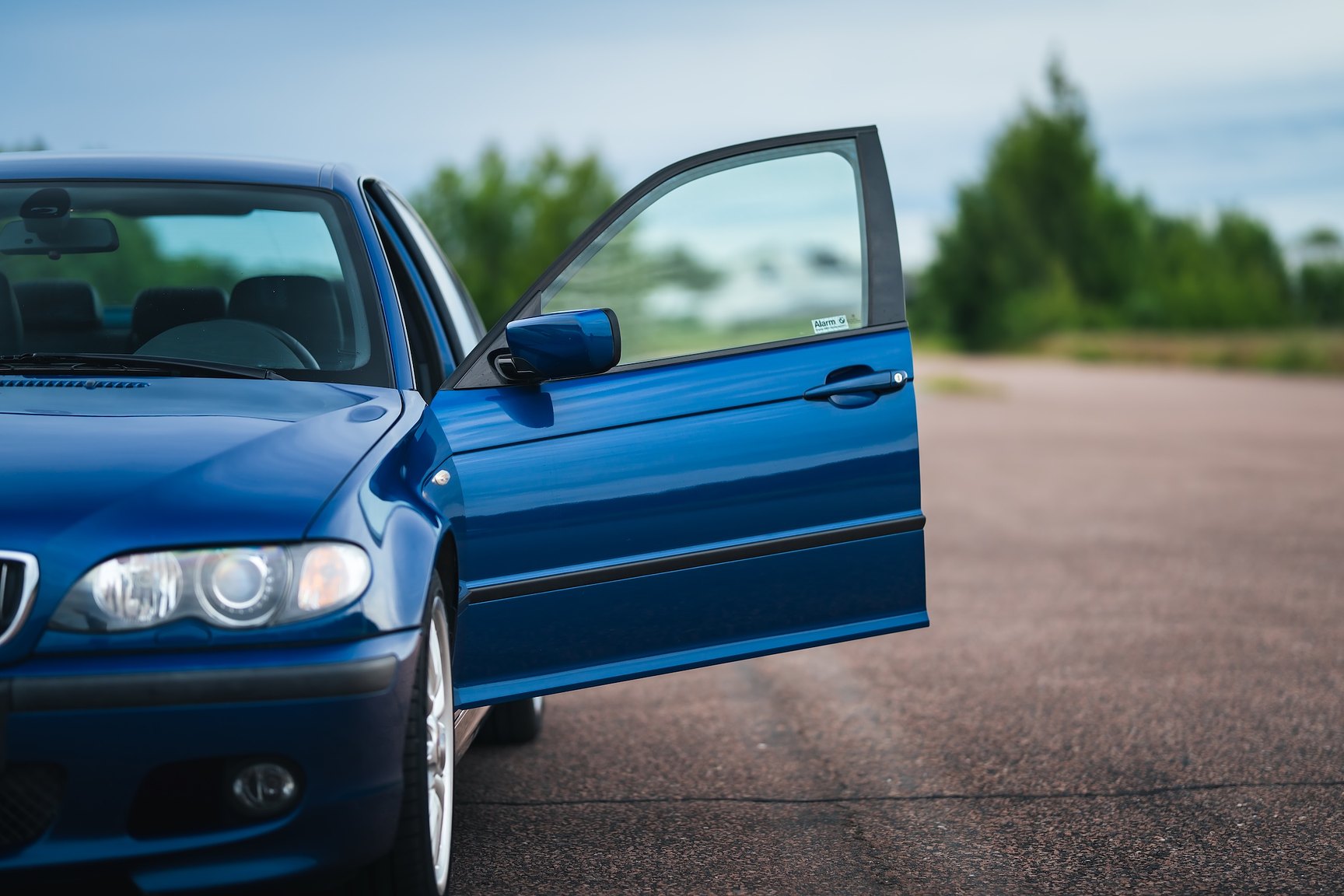 Exterior image of 2003 BMW 330i