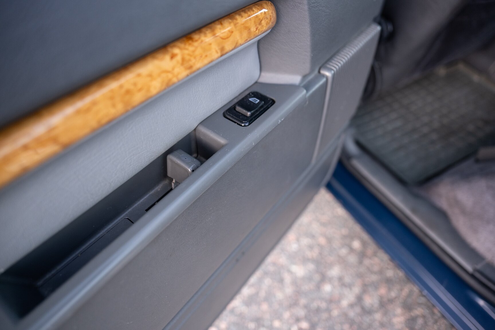 Interior image of 1998 Volvo 940 Turbo
