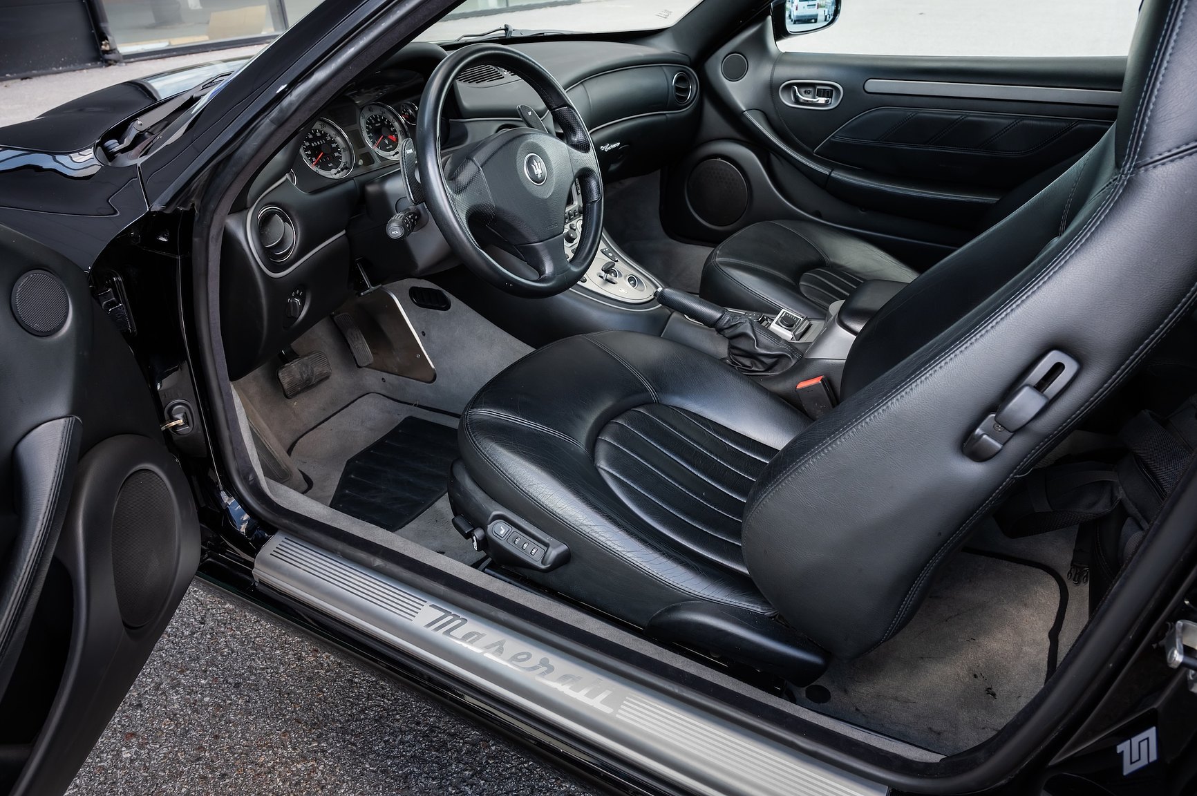 Interior image of 2004 Maserati Coupé 4.2 V8 Cambiocorsa