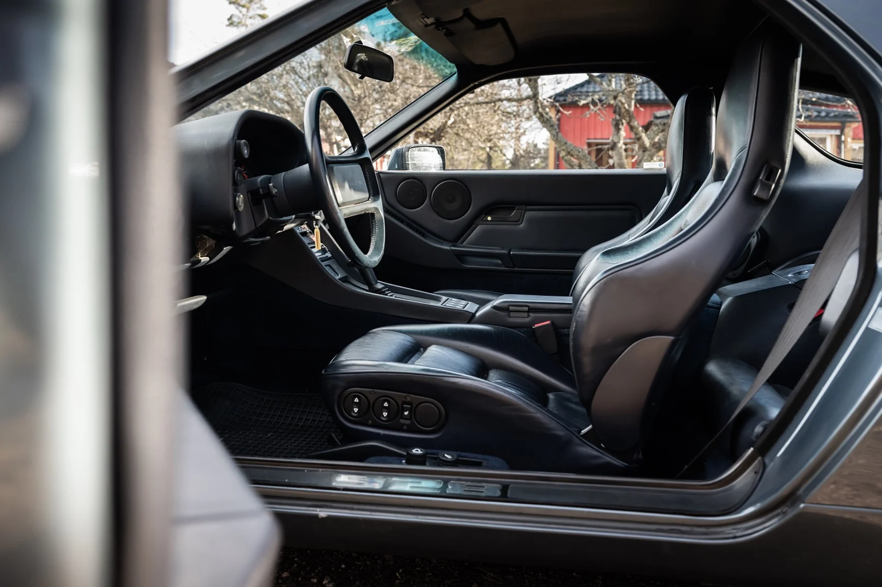 Interior image of 1988 Porsche 928 S4 (22)