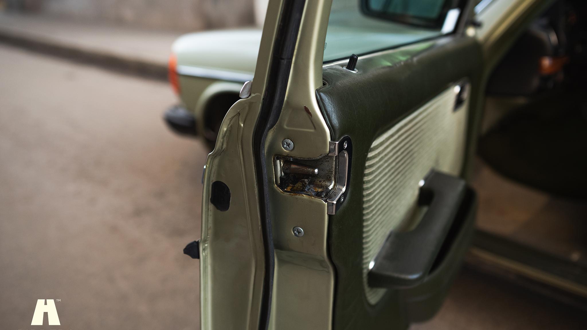 Innenraumfoto von 1985 Mercedes-Benz 200 Series 3  (37)