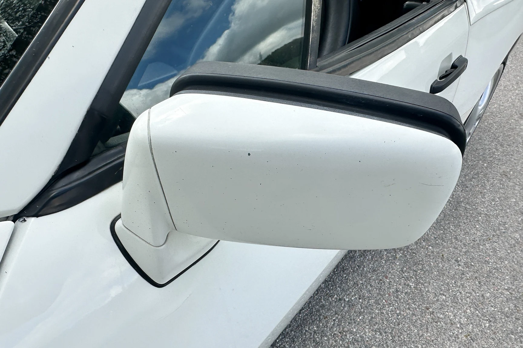 Exterior image of 1990 Porsche 944 S2 Cabriolet  (63)