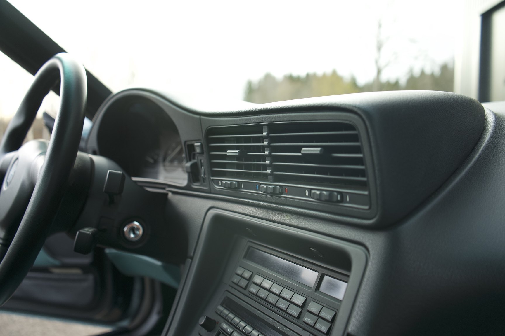 Innenraumfoto von 1992 BMW 850i 6-speed manual - NO RESERVE
