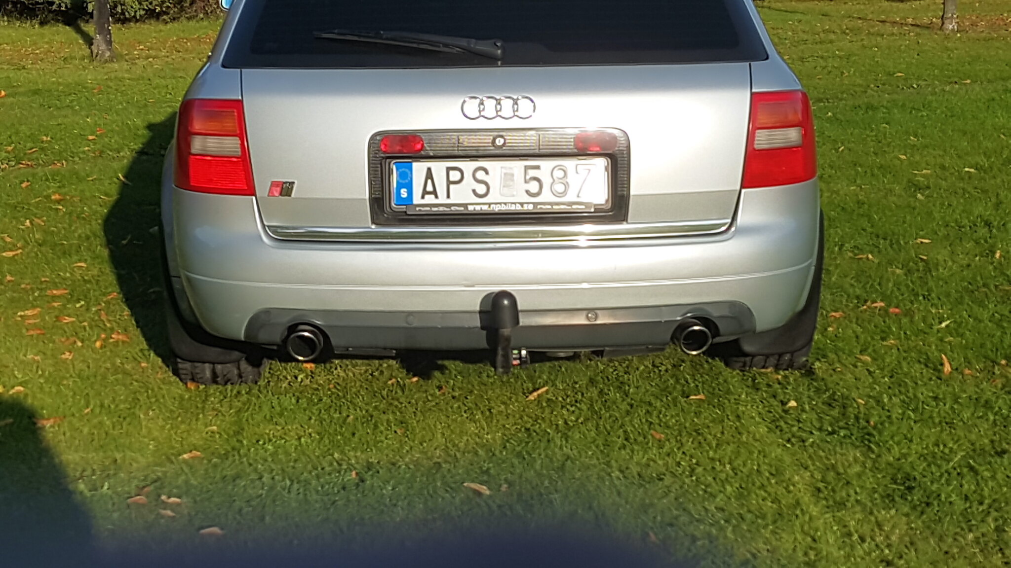 Exteriörbild på 2000 Audi S6 Avant