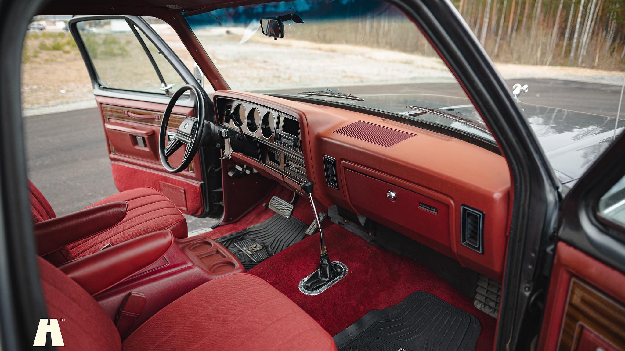 Interior image of 1986 Dodge Ramcharger