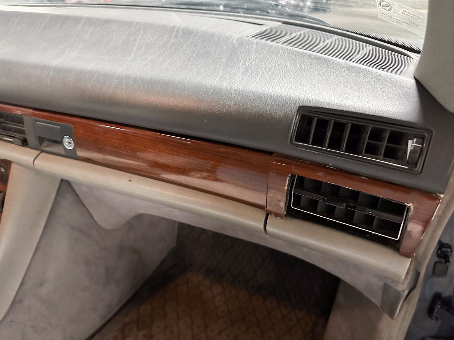 Innenraumfoto von 1985 Mercedes-Benz 500 SEL