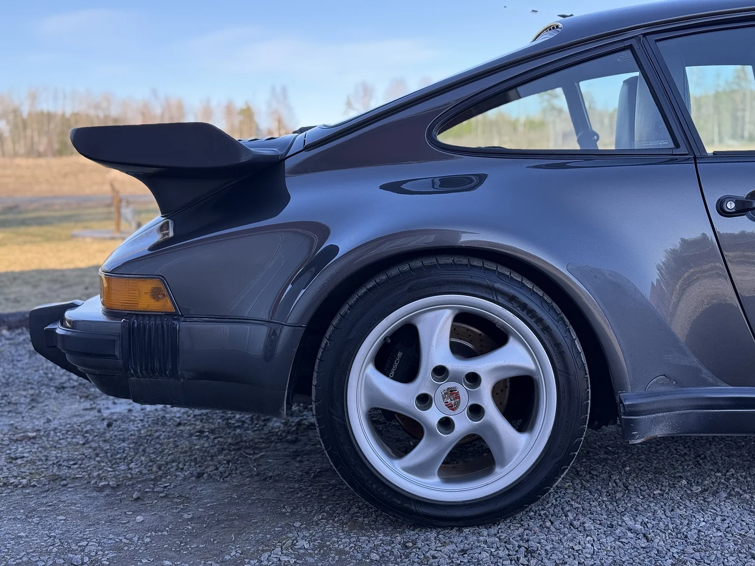 Exterior image of 1989 Porsche 911 / 930 3.3 Turbo 5-speed (13)