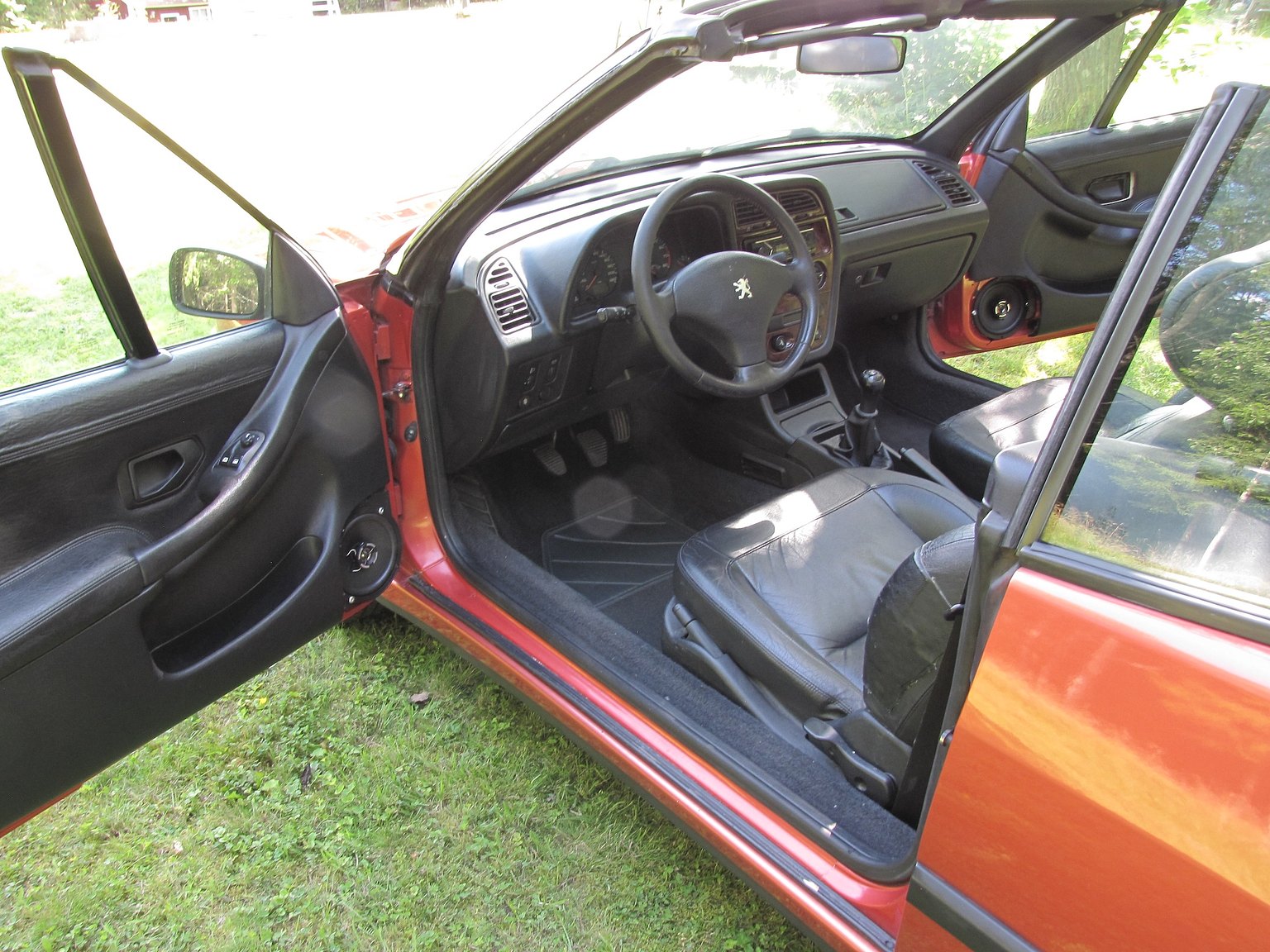 Interior image of 1999 Peugeot 306 Cabriolet 2.0 Manuell