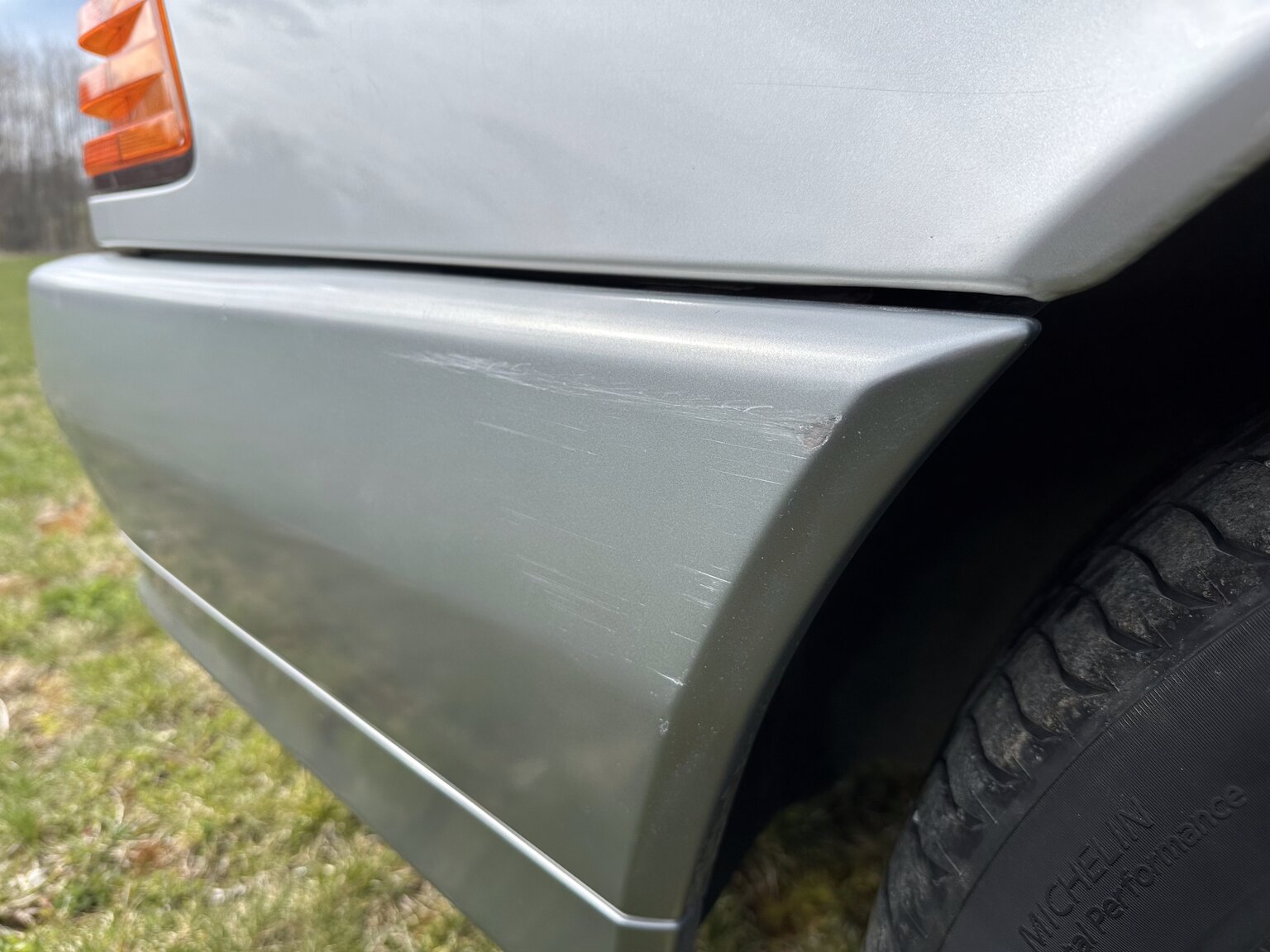 Exterior image of 1992 Mercedes-Benz SL 500