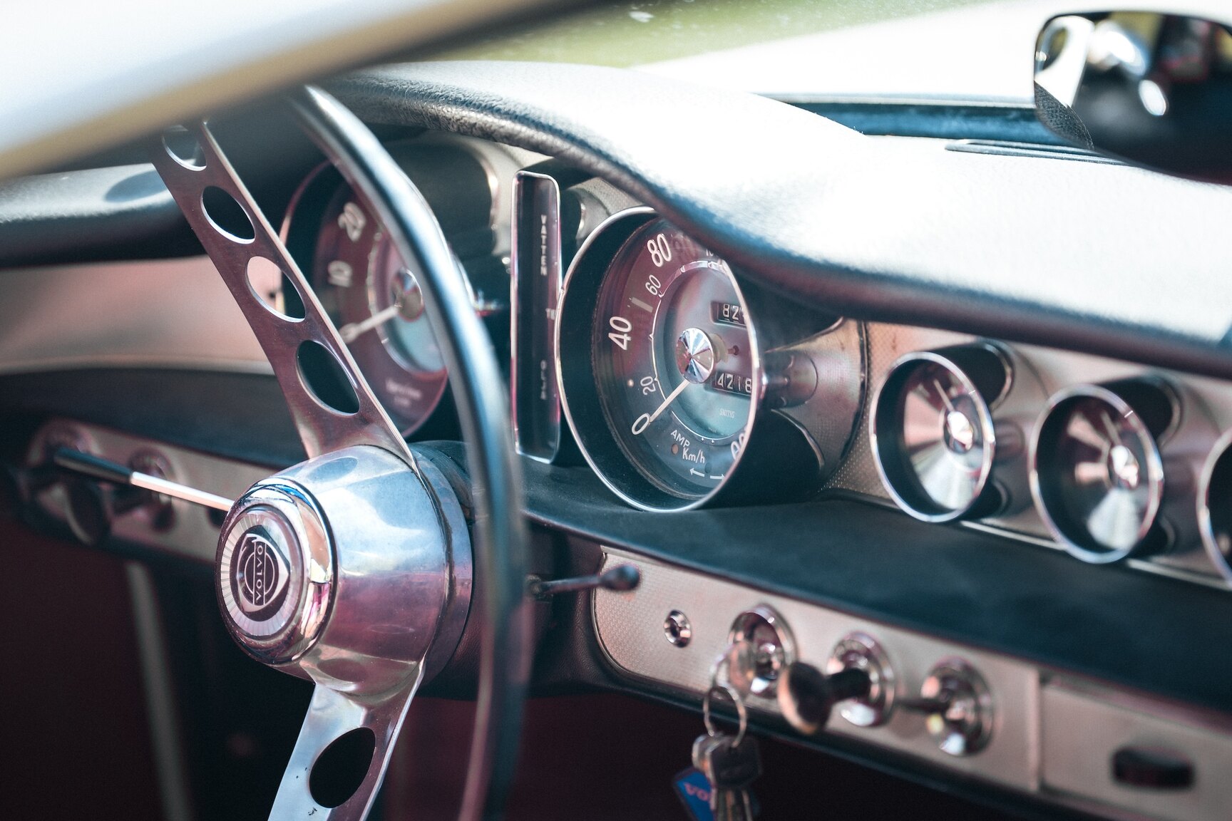 Interior image of 1963 Volvo 1800 S (12)