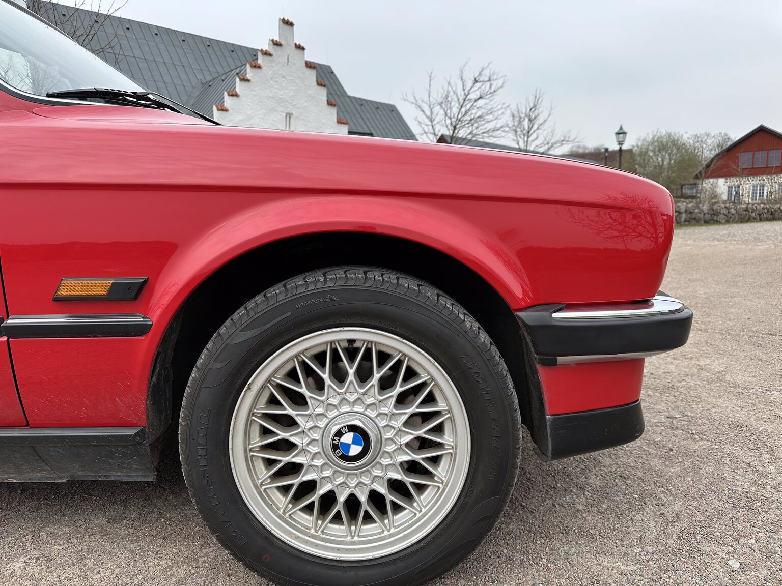 Exterior image of 1987 BMW 325i Convertible (51)
