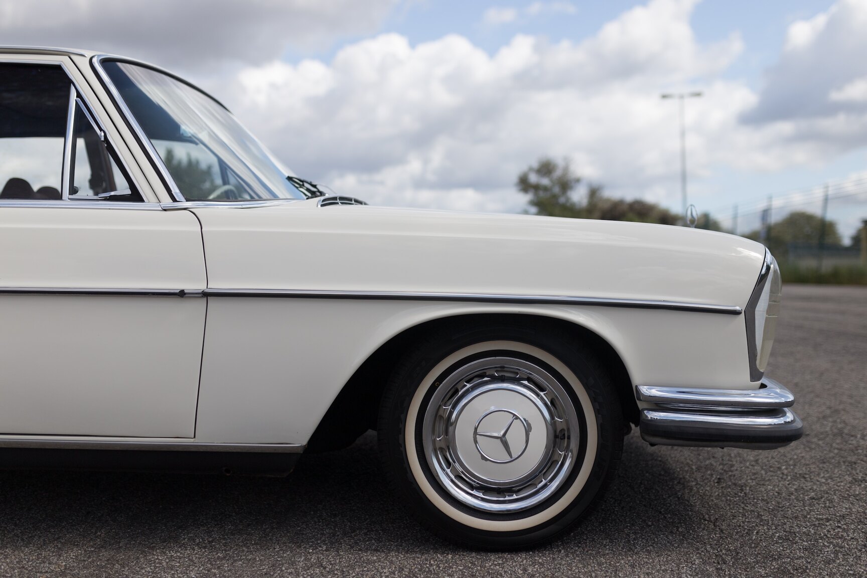 Exterior image of 1966  Mercedes-Benz 250 