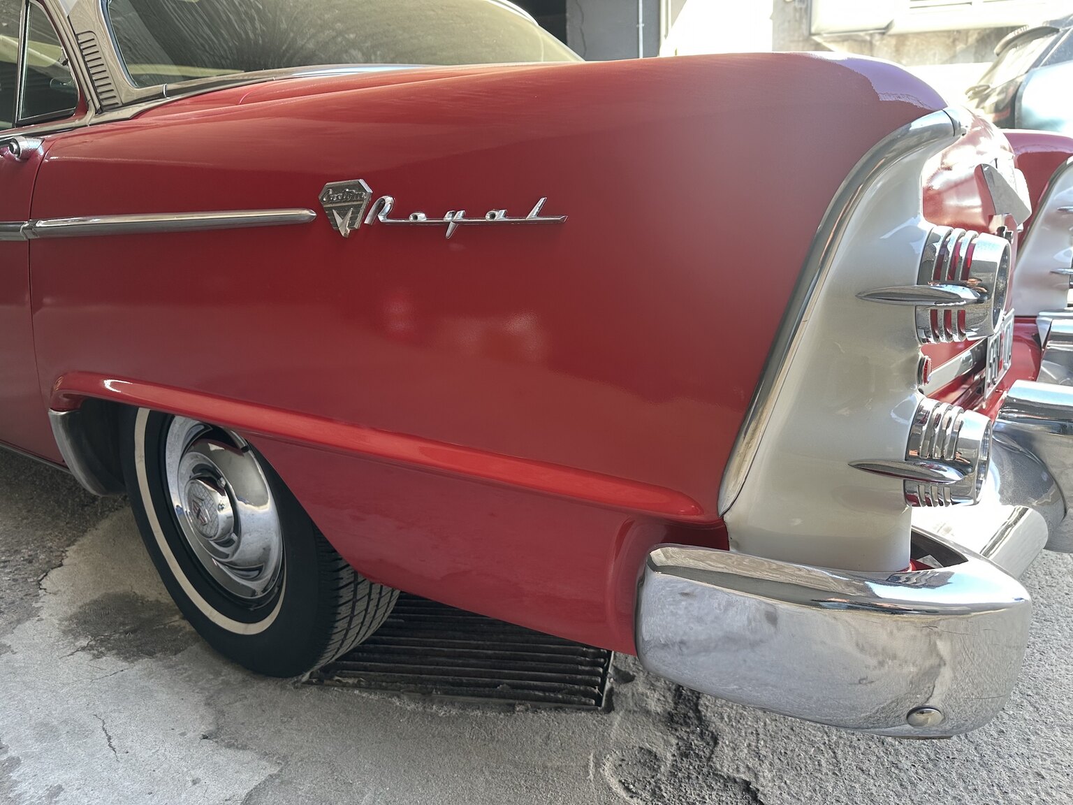 Exteriörbild på 1955 Dodge Custom Royal Sedan HEMI