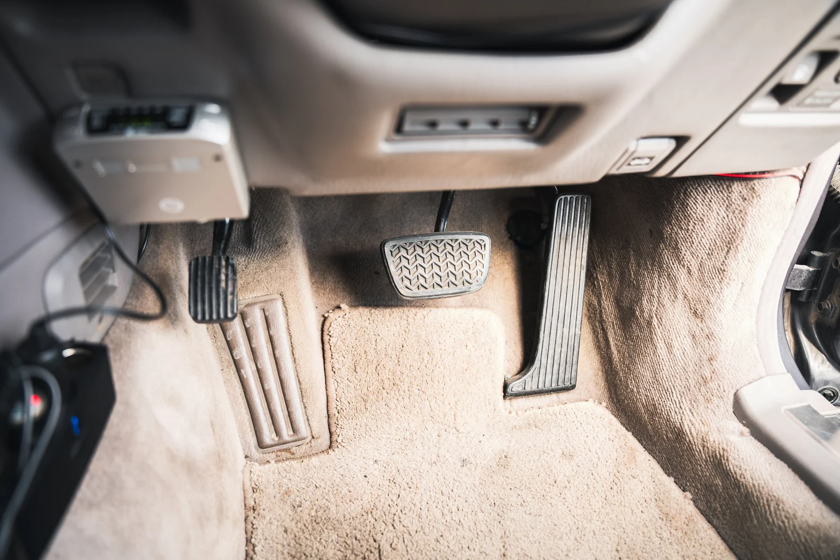 Innenraumfoto von 2000 Toyota Century V12 G50 (44)