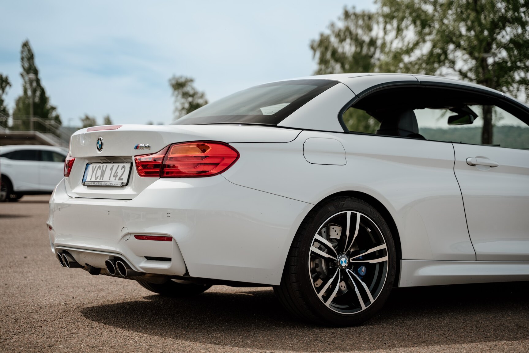 Exteriörbild på 2015 BMW M4 Cabriolet