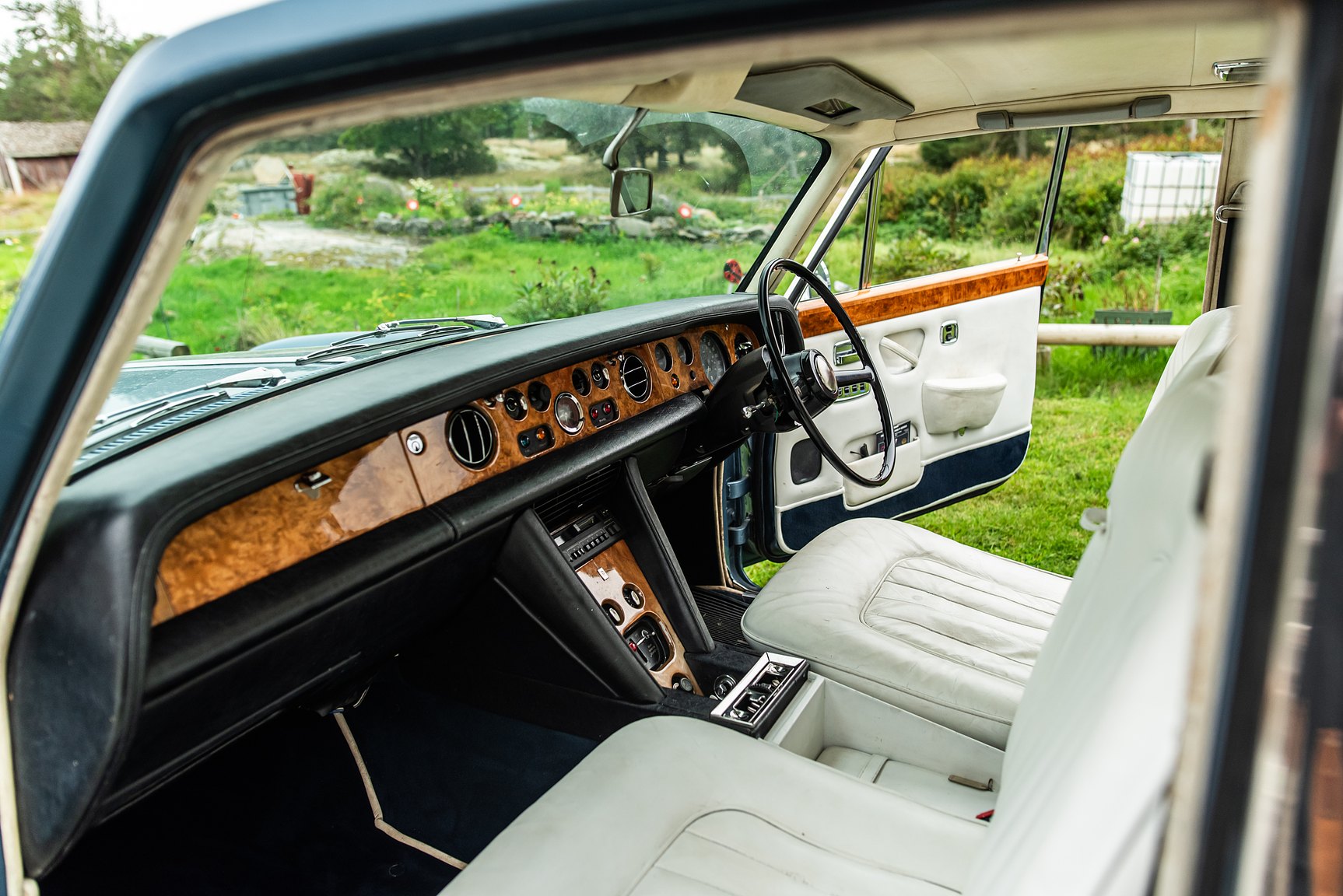 Interior image of 1972 Rolls-Royce Silver Shadow