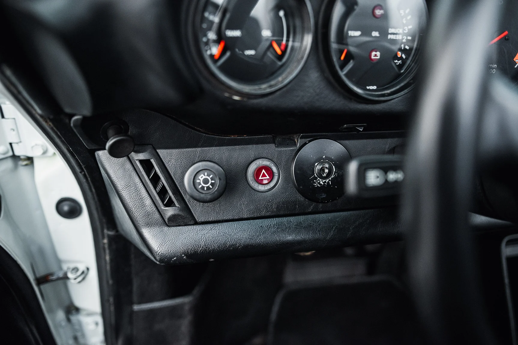 Innenraumfoto von 1983 Porsche 911 SC (32)